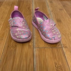 Gently used pink glitter heart toms